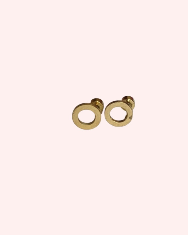 0 Gold Stud